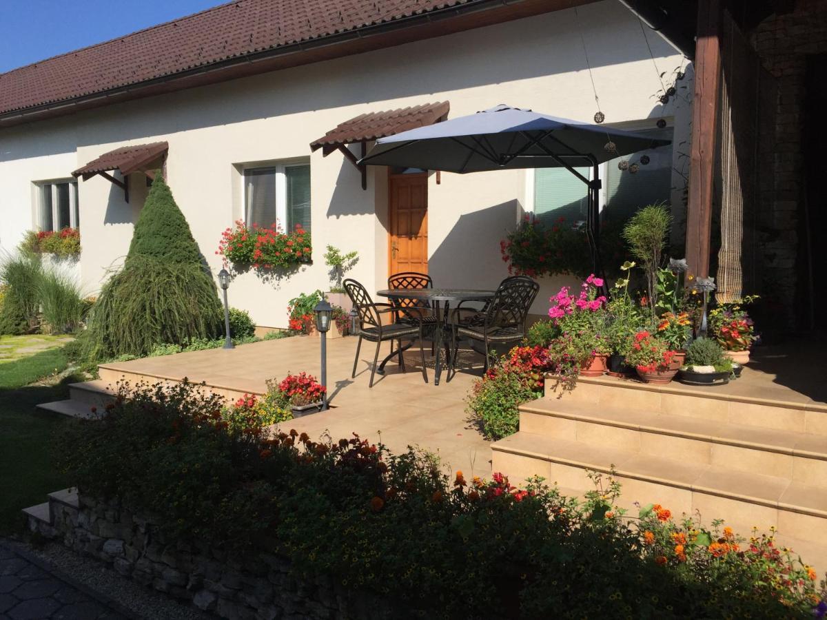 Appartement Privat Pekny Dvor à Rajecké Teplice Extérieur photo